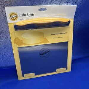 New Wilton Cake Lifter for Cakes up to 16 in, also Cookies, Pizza Baking Tool